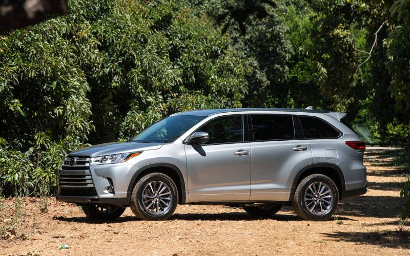 Comparison - Toyota Kluger Grande 2019 - vs - Toyota Kluger GXL 2020